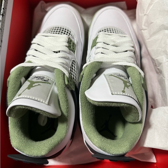 Jordan 4 Sage - Picture 3 of 4